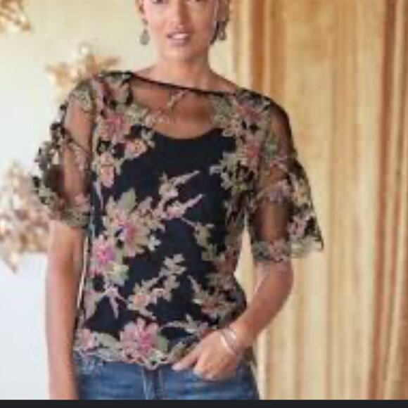 BOUTIQUE EMBROIDERED MESH TEE - Picture 2 of 2